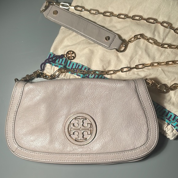 Tory Burch Handbags - Tory Burch Amanda Grey Leather Gold Logo Medallion Crossbody Chain Strap